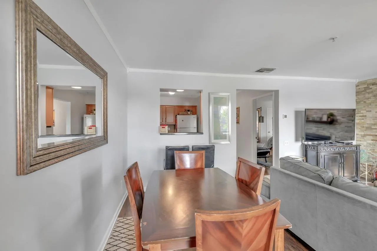 Nash Gold Private Condo - 2Bed, 2Bath, Sleep 6, 25 Min Walk To Broadway And All Nashville Attractions, Pool, Gym 0*,  United States