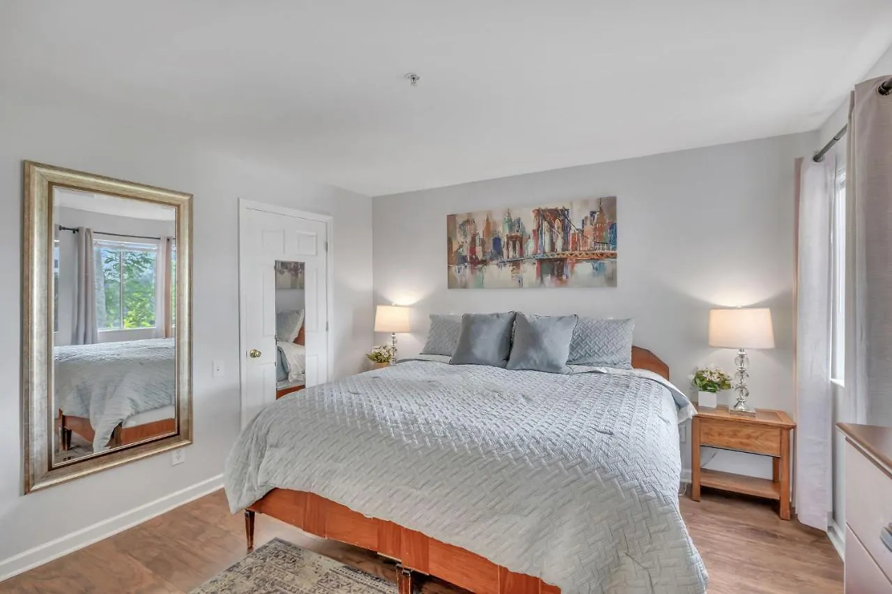 Nash Gold Private Condo - 2Bed, 2Bath, Sleep 6, 25 Min Walk To Broadway And All Nashville Attractions, Pool, Gym