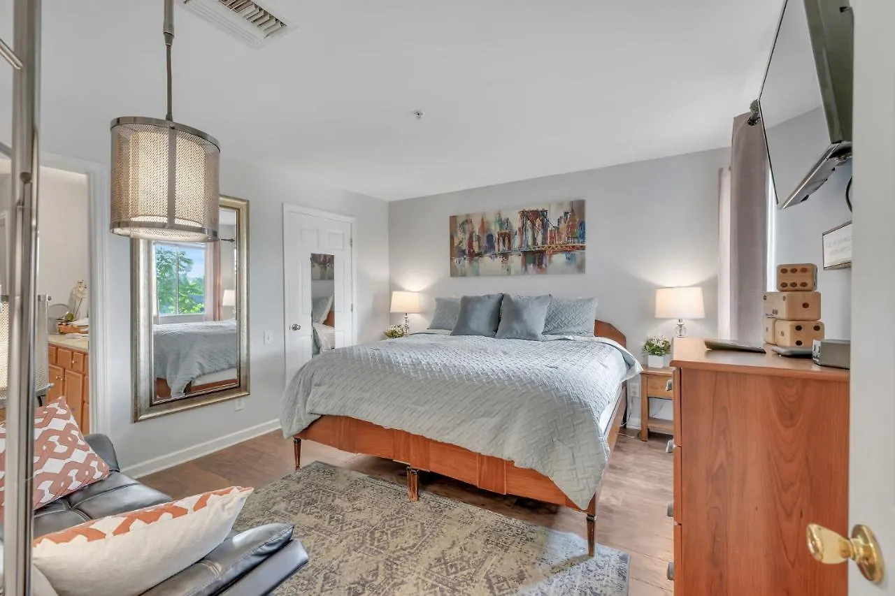Nash Gold Private Condo - 2Bed, 2Bath, Sleep 6, 25 Min Walk To Broadway And All Nashville Attractions, Pool, Gym